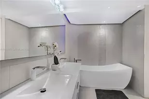 1717 N Bayshore Dr, Miami, FL 33132 - Photo 34