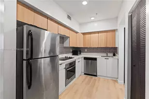 810 7th St, Miami Beach, FL 33139 - Photo 2