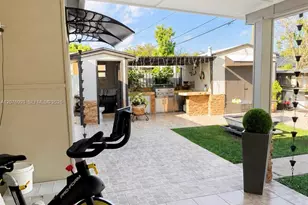 5505 W 14th Ln, Hialeah, FL 33012 - Photo 16