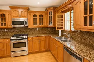 1030 NE 107th St, Miami Shores, FL 33161 - Photo 12