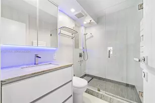 400 Kings Point Dr, Sunny Isles Beach, FL 33160 - Photo 30