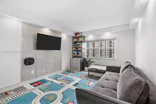 400 Kings Point Dr, Sunny Isles Beach, FL 33160 - Photo 32