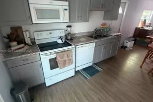 402 Frances Cir, Other City - In The State Of Florida, FL 33570 - Photo 10
