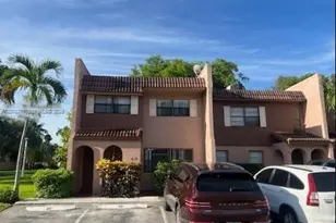 40 Madrid Ln, Davie, FL 33324 - Photo 2
