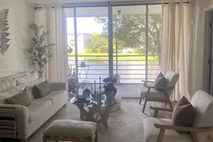 9420 Poinciana Pl, Davie, FL 33324 - Photo 10