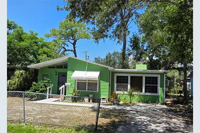 667 W Harbor Dr, Saint Petersburg, FL 33705 - Photo 2