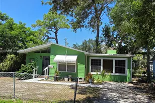 667 W Harbor Dr, Saint Petersburg, FL 33705 - Photo 2