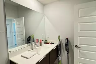 10413 NW 82nd St, Doral, FL 33178 - Photo 6