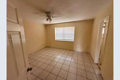 1154 W 35th St #223, Hialeah, FL 33012 - Photo 8
