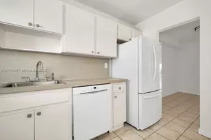 7620 Carlyle Ave, Miami Beach, FL 33141 - Photo 14