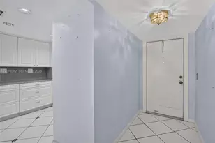 9721 Sunrise Lakes Blvd, Sunrise, FL 33322 - Photo 6