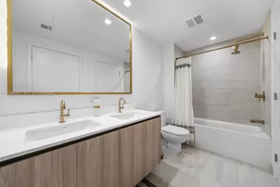 77 SE 5th St #2805, Miami, FL 33131 - Photo 8