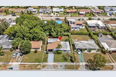 835 NW 84th St, Miami, FL 33150 - Photo 2