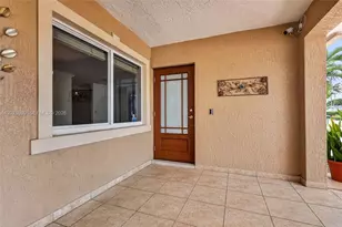 8936 SW 11th St, Miami, FL 33174 - Photo 4