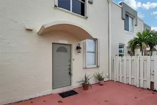 1655 NE 115th St, Miami, FL 33181 - Photo 4