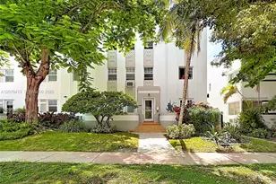 2463 Pine Tree Dr, Miami Beach, FL 33140 - Photo 1