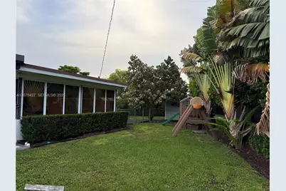 4901 SW 95th Ct, Miami, FL 33165 - Photo 10