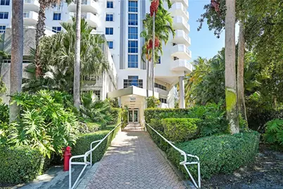 1621 Bay Rd #604, Miami Beach, FL 33139 - Photo 2