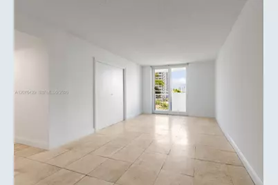 1621 Bay Rd #604, Miami Beach, FL 33139 - Photo 4