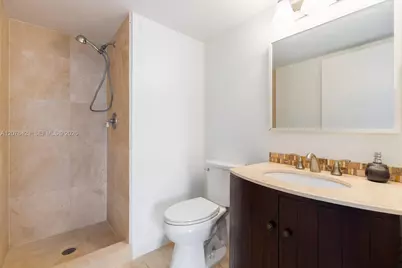 1621 Bay Rd #604, Miami Beach, FL 33139 - Photo 12