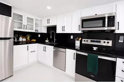300 Bayview Dr #PH11, Sunny Isles Beach, FL 33160 - Photo 4