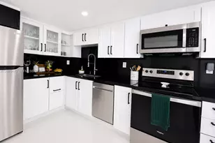 300 Bayview Dr, Sunny Isles Beach, FL 33160 - Photo 4