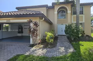 1072 NW 139th Terrace, Pembroke Pines, FL 33028 - Photo 2