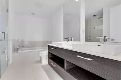 45 SW 9th St #1706, Miami, FL 33130 - Photo 18