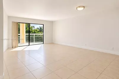 8290 Lake Dr #445, Doral, FL 33166 - Photo 2