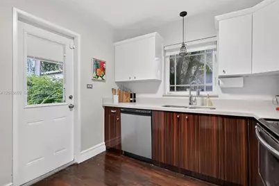 704 NE 88th St, Miami, FL 33138 - Photo 10