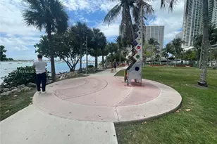 1750 N Bayshore Dr, Miami, FL 33132 - Photo 32