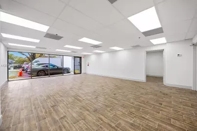 7819 NW Nw 15th St, Doral, FL 33126 - Photo 6