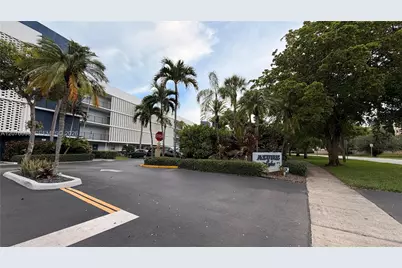 879 NE 195th St #425, Miami, FL 33179 - Photo 30