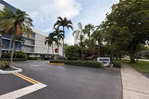 879 NE 195th St, Miami, FL 33179 - Photo 30