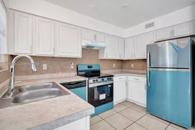 4511 Treehouse Ln #B, Tamarac, FL 33319 - Photo 6