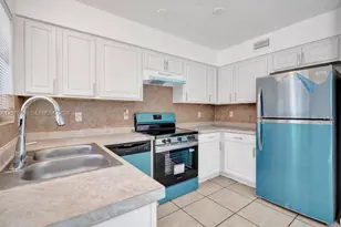 4511 Treehouse Ln, Tamarac, FL 33319 - Photo 6
