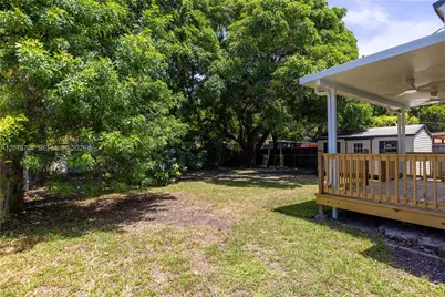 1029 NW 42nd St, Miami, FL 33127 - Photo 24
