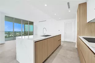 2411 Laguna Cir, North Miami, FL 33181 - Photo 4