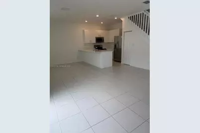 692 SE 13th Ct, Homestead, FL 33034 - Photo 2