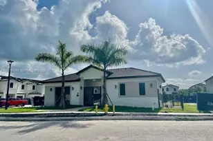 269 SW 159th Ct, Pembroke Pines, FL 33027 - Photo 4