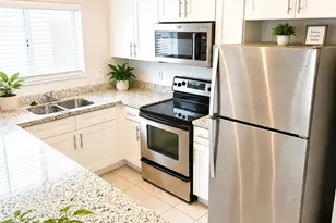 405 Kelly Ln, Weston, FL 33326 - Photo 4