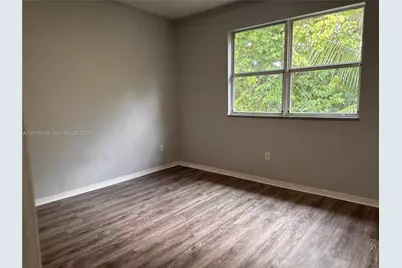 4240 NE 9th St, Homestead, FL 33033 - Photo 8