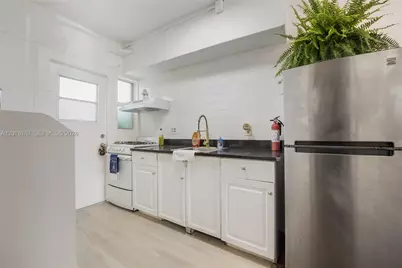 300 74th St #6, Miami Beach, FL 33141 - Photo 2