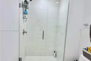 601 NE 36th St, Miami, FL 33137 - Photo 22