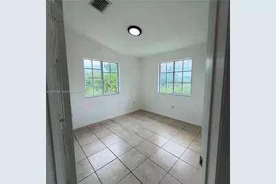923 SE 16th Ct, Homestead, FL 33034 - Photo 10