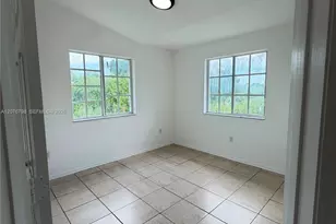 923 SE 16th Ct, Homestead, FL 33034 - Photo 10
