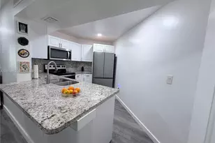9731 Fontainebleau Blvd, Miami, FL 33172 - Photo 2