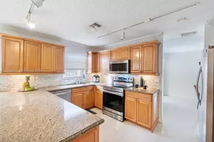 9602 NW 8th Cir, Plantation, FL 33324 - Photo 12