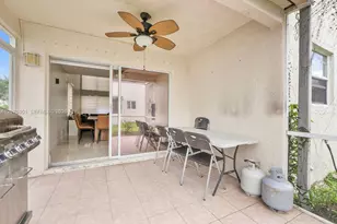 9602 NW 8th Cir, Plantation, FL 33324 - Photo 4