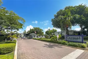827 NE 199th St, Miami, FL 33179 - Photo 34